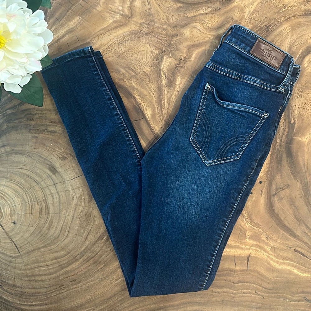 Hollister Classic Stretch Ultra High-Rise Super Skinny Jean